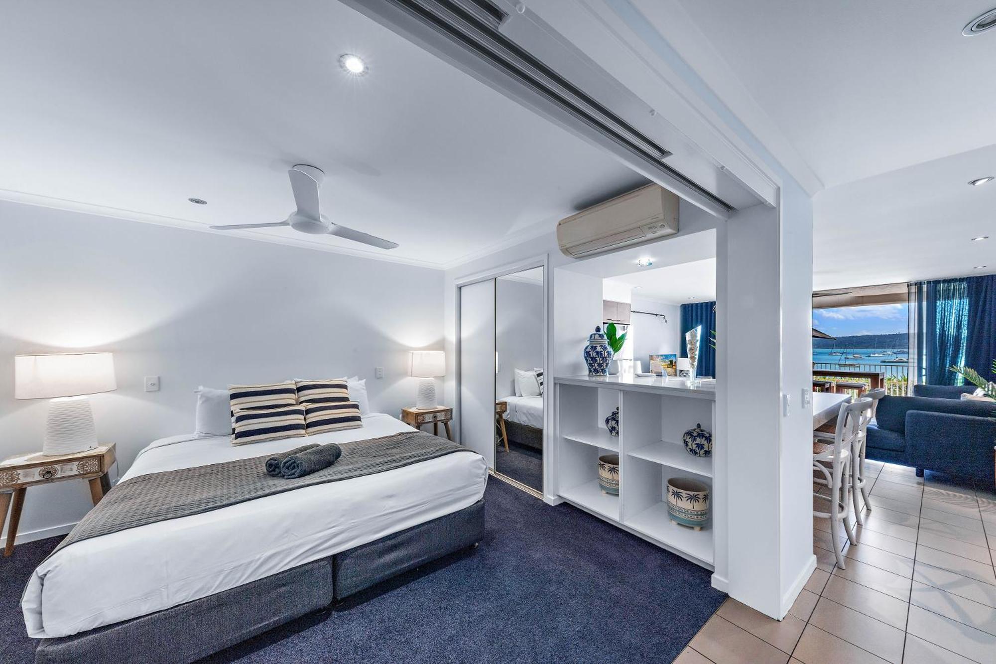 Apartment By The Sea Shore With Pool Airlie Beach