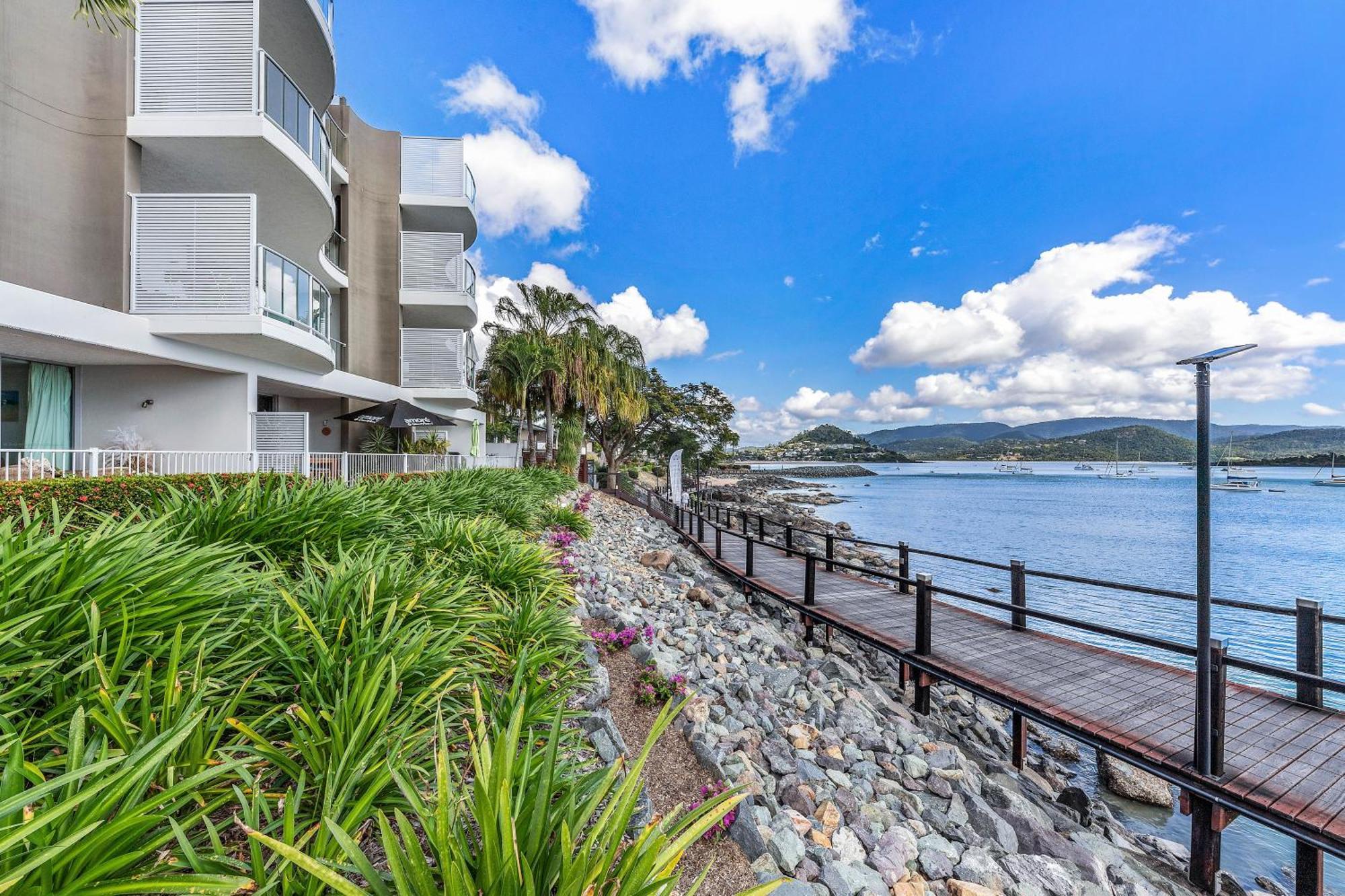 By The Sea Shore With Pool * Airlie Beach