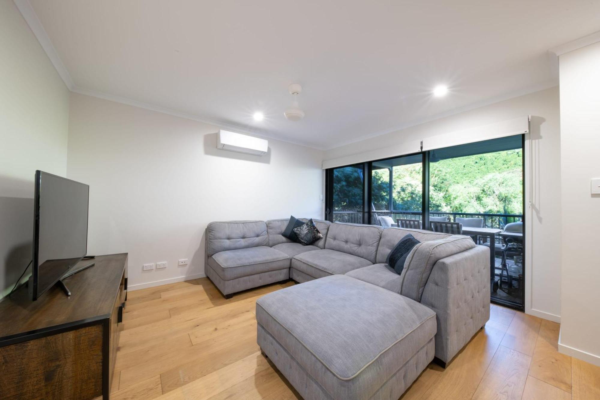 3 Bedroom Valley Views In Airlie Holiday home Airlie Beach