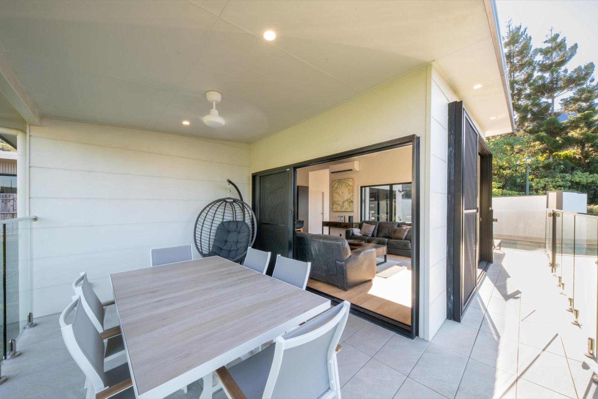 Holiday home 3 Bedroom Valley Views In Airlie Airlie Beach