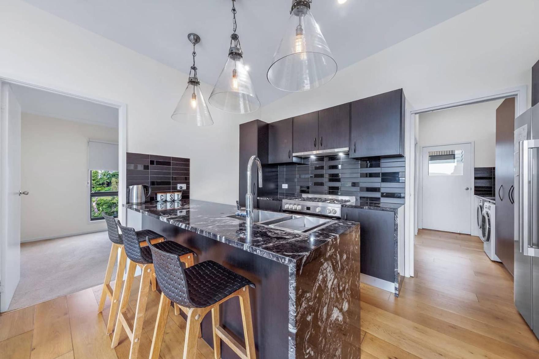 3 Bedroom Valley Views In Airlie *
