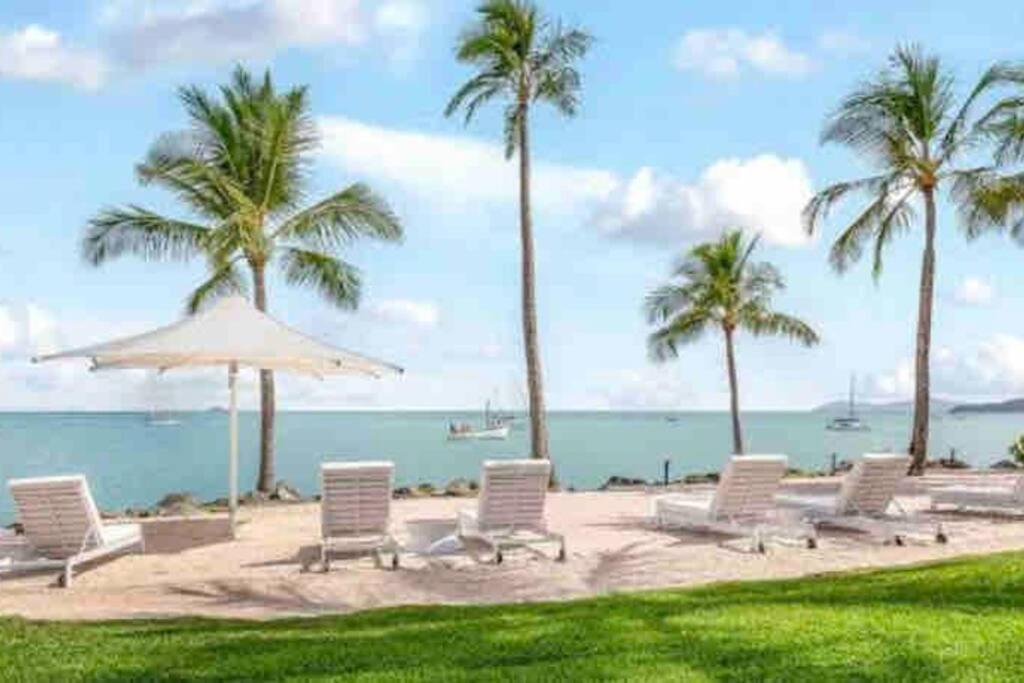 Whitsundays Ocean & Rainforest Views Airlie Apartment