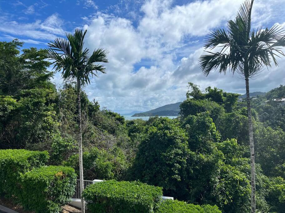 Whitsundays Ocean & Rainforest Views Airlie Apartment *