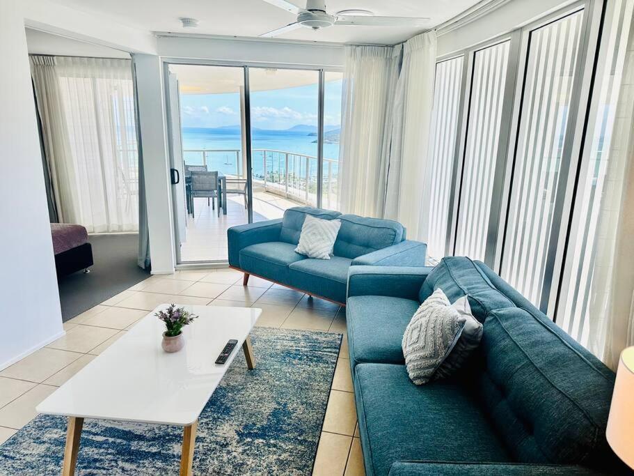 Apartment Views At 22, 2 King Beds, Ocean Views, Pool Airlie Beach