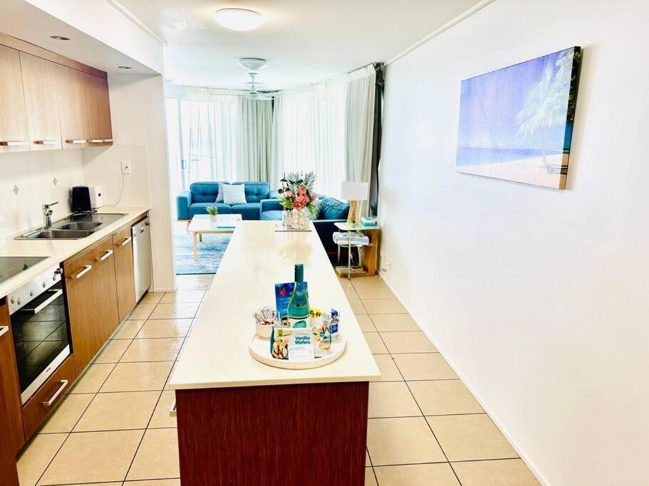 Apartment Views At 22, 2 King Beds, Ocean Views, Pool *