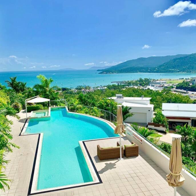 Apartment Views At 22, 2 King Beds, Ocean Views, Pool