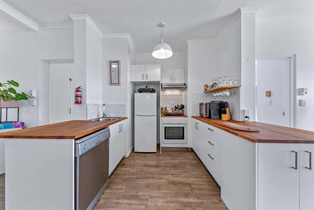 New! 2br Whitsundays Oasis W/ Ocean Views Apartment Airlie Beach