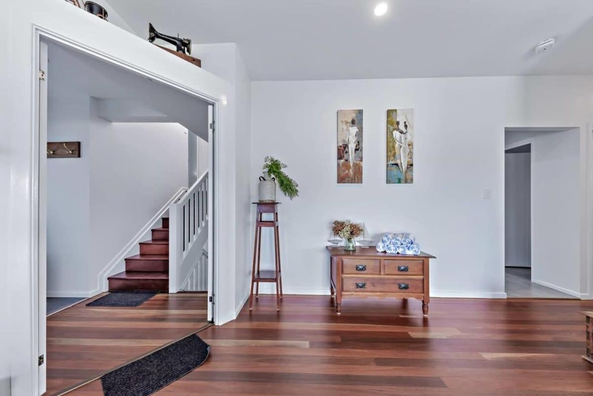 Day Dreaming - Mazlin House