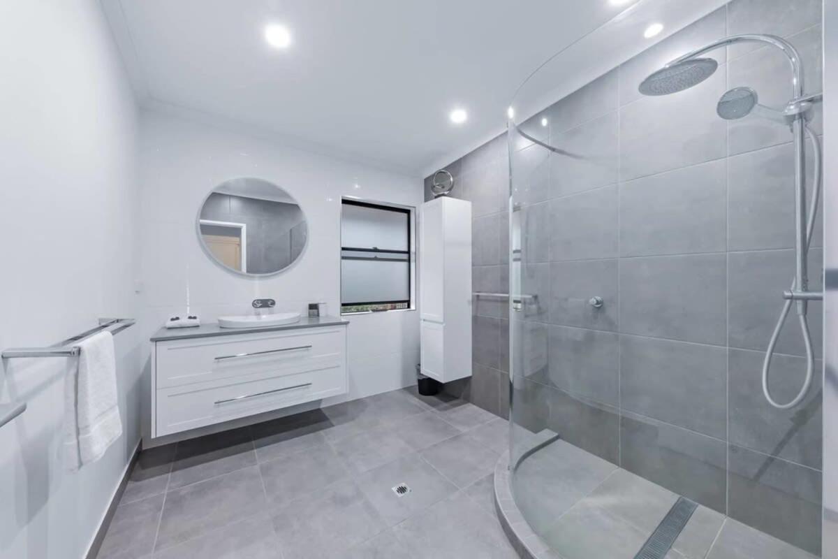Day Dreaming - Mazlin House *