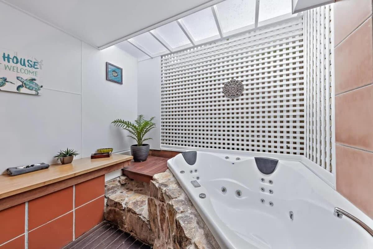 Day Dreaming - Mazlin House