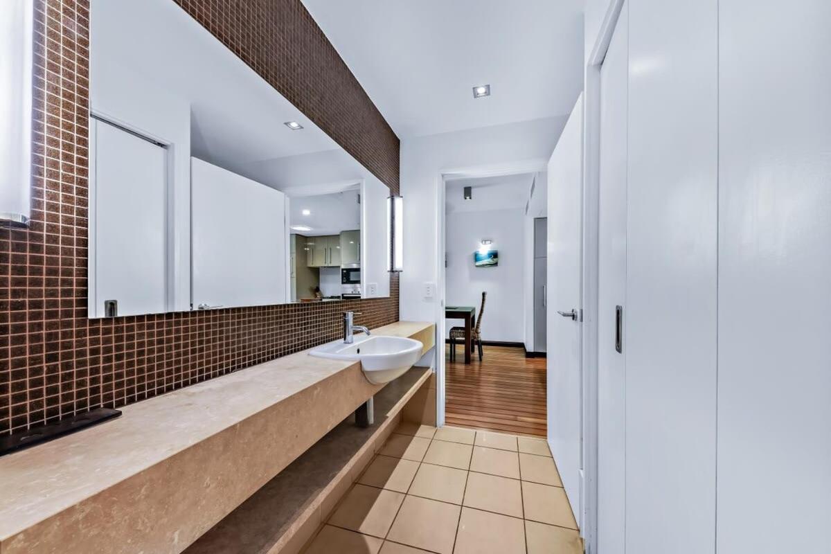 Apartment Marina Living With Views And