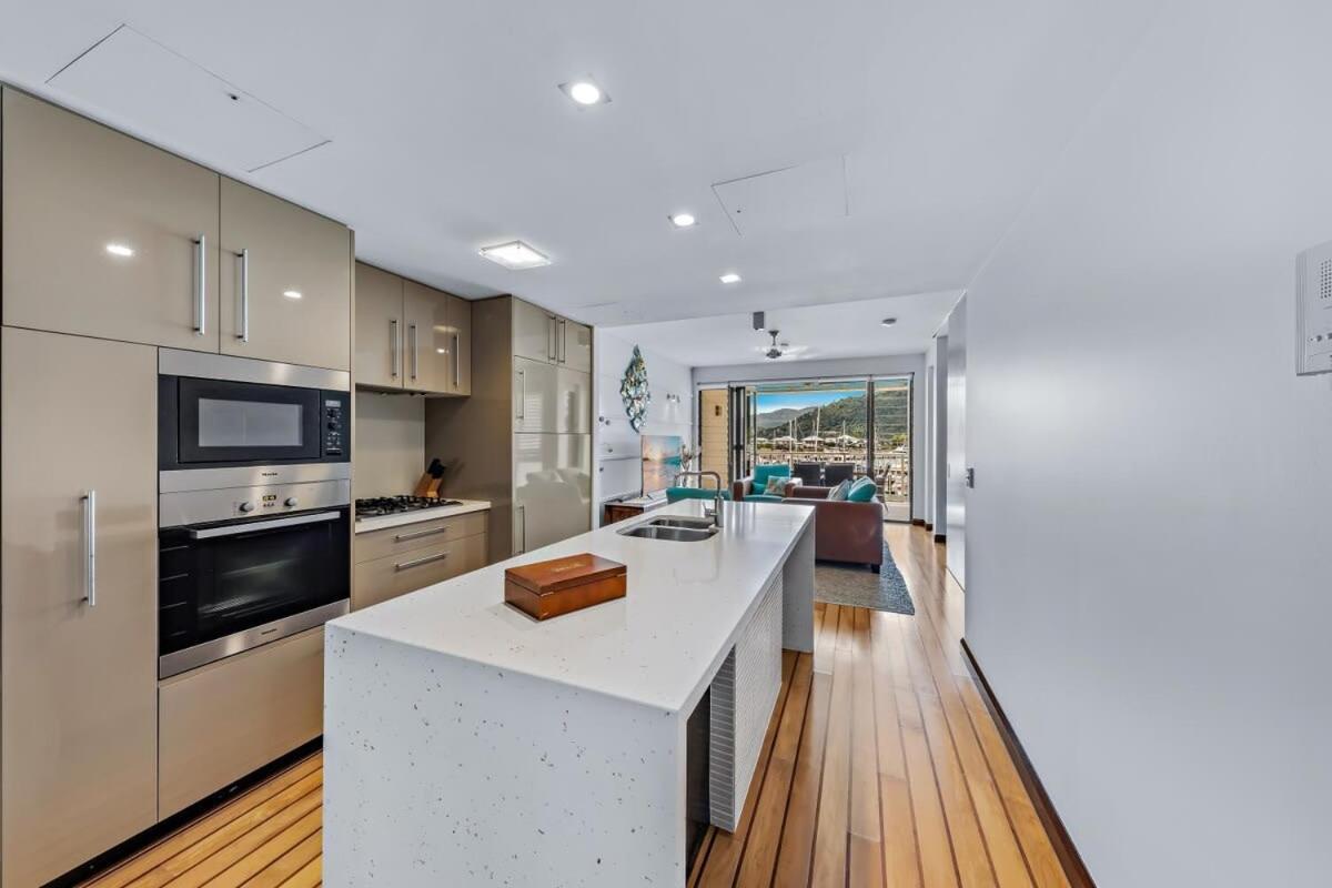 Marina Living With Views And Apartment Airlie Beach