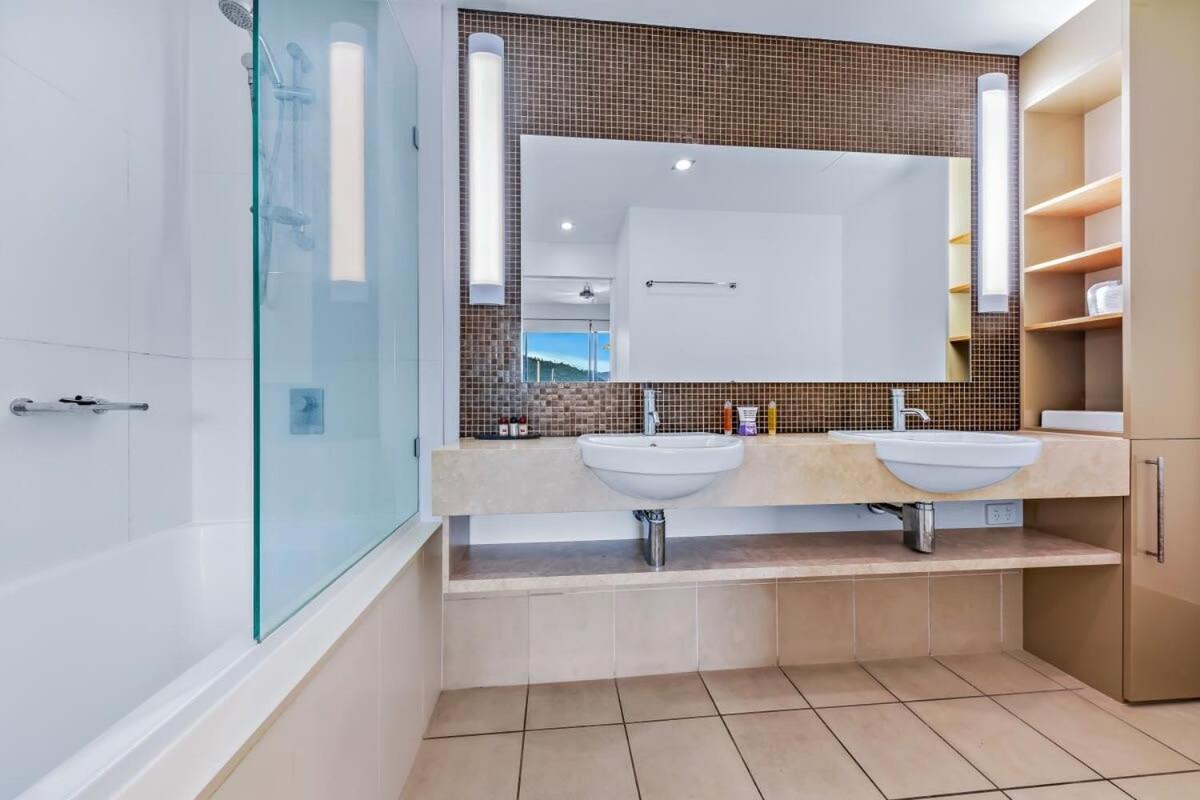 Marina Living With Views And * Airlie Beach