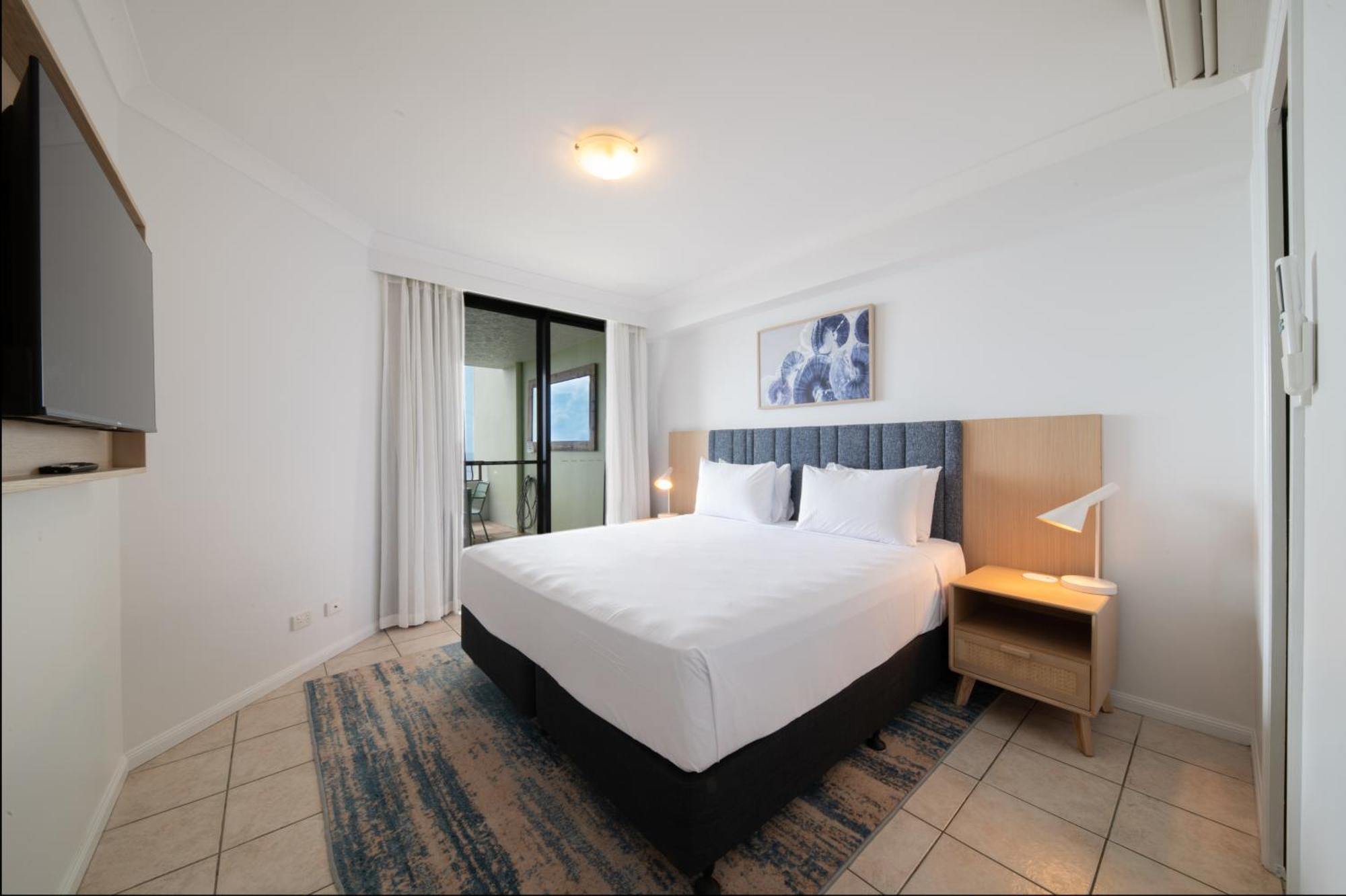 At Water's Edge 4*