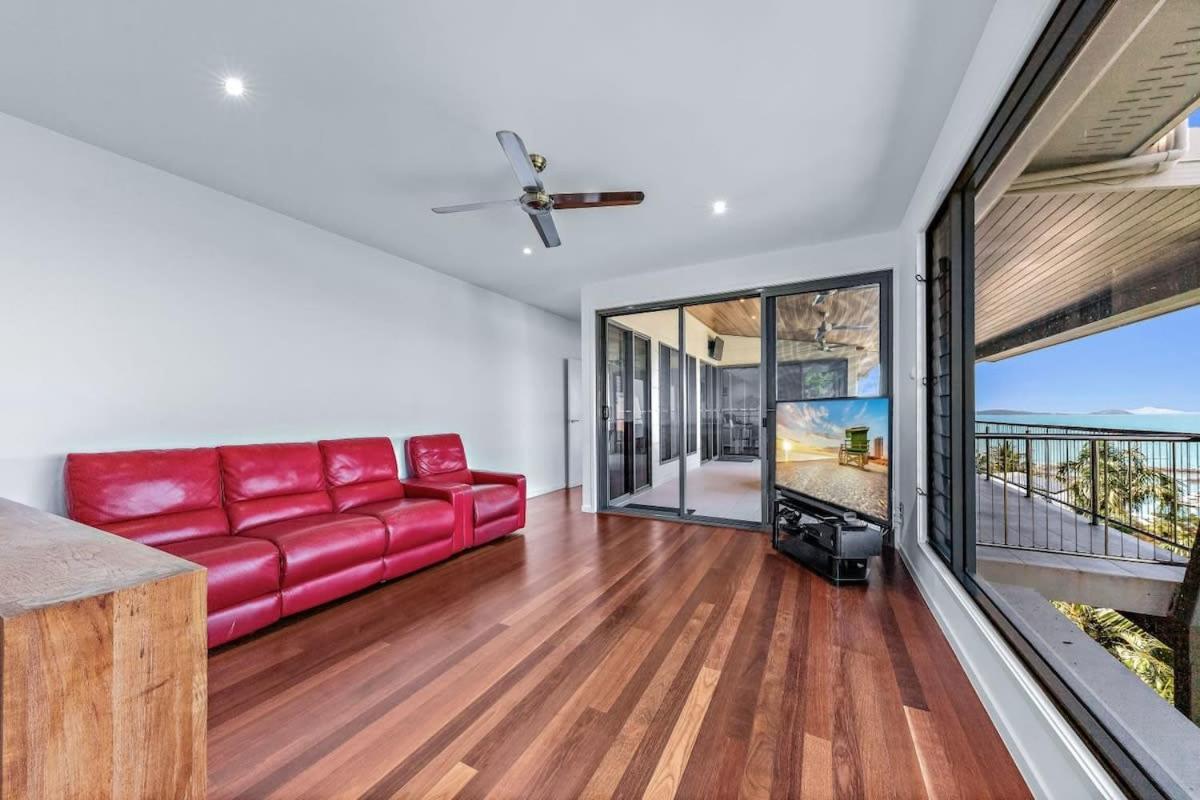 15 Kara - Luxurious With Million Dollar Views Holiday home