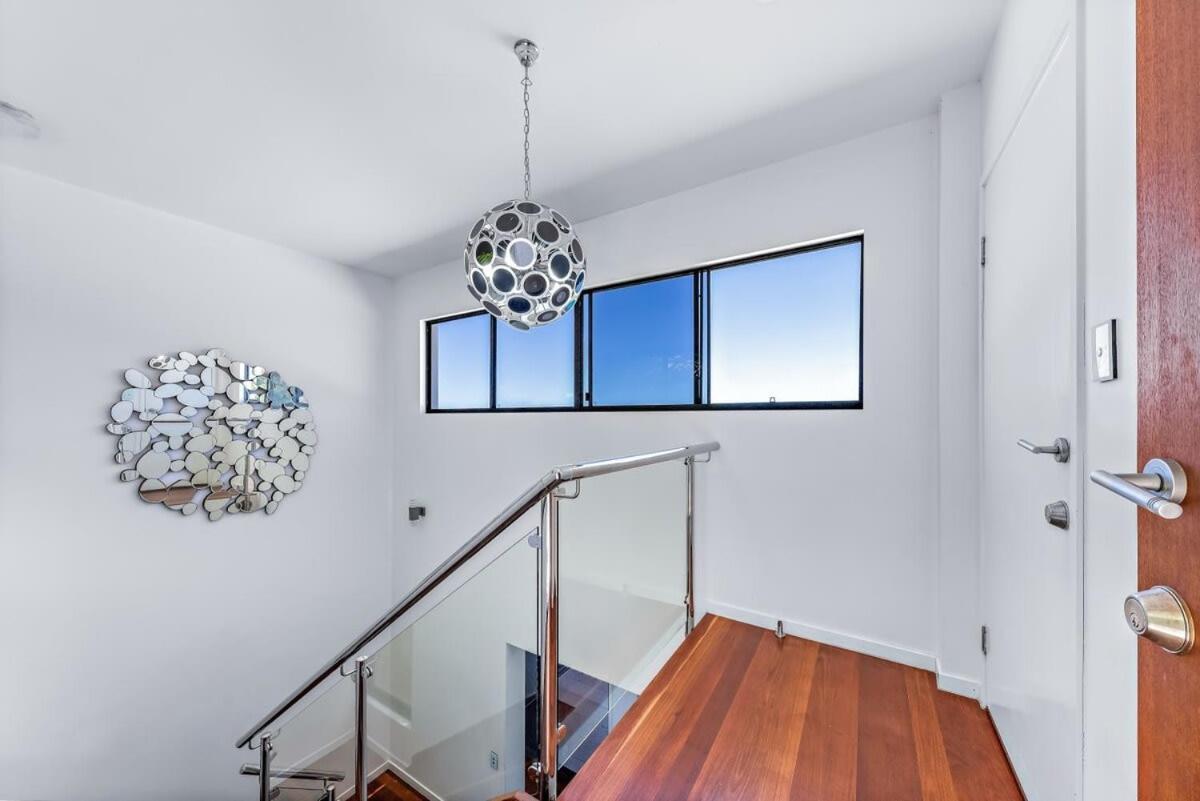 15 Kara - Luxurious With Million Dollar Views Holiday home *