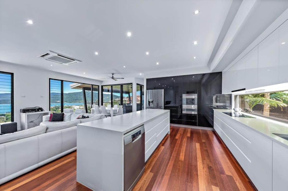 15 Kara - Luxurious With Million Dollar Views * Airlie Beach