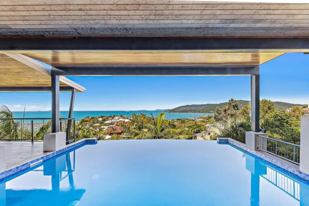 15 Kara - Luxurious With Million Dollar Views Holiday home