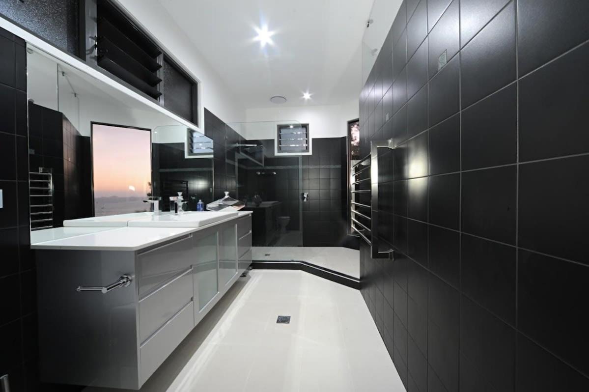 Holiday home 15 Kara - Luxurious With Million Dollar Views *