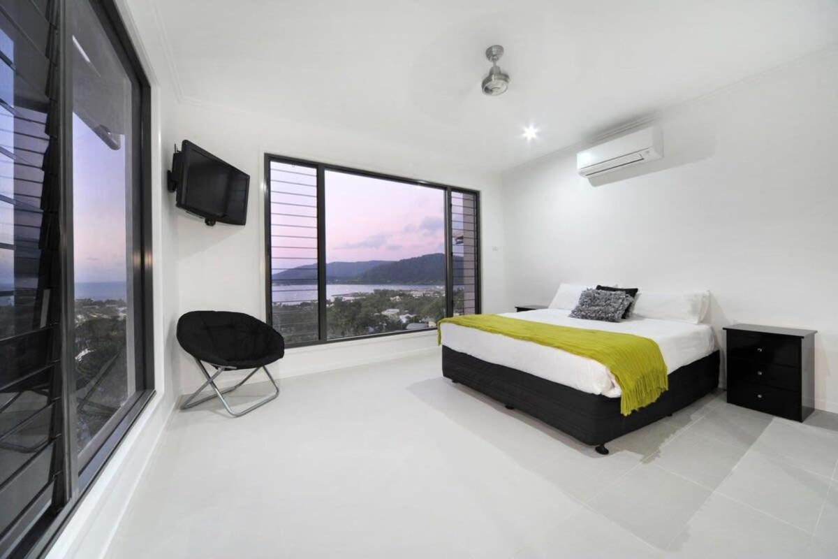 15 Kara - Luxurious With Million Dollar Views Holiday home