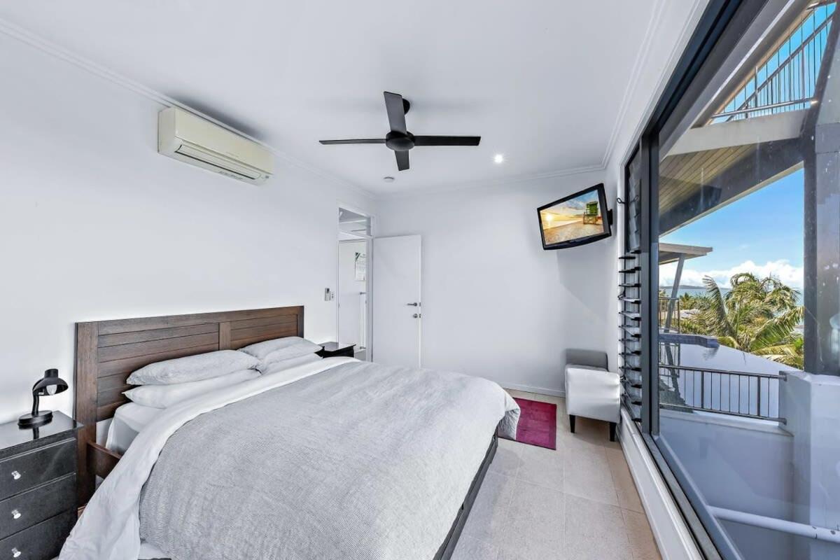 15 Kara - Luxurious With Million Dollar Views Holiday home *