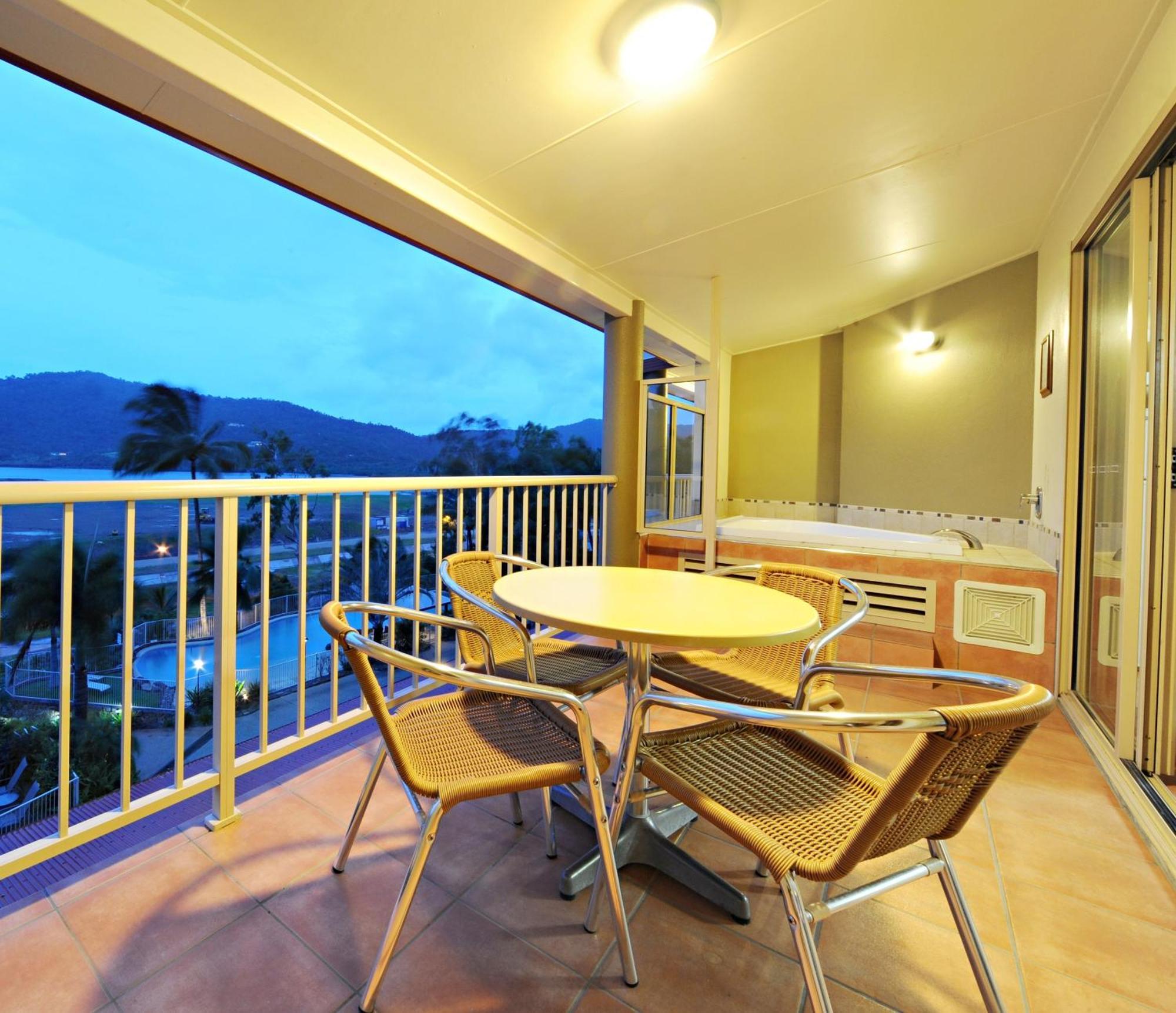 At Boathaven Bay 4* Airlie Beach