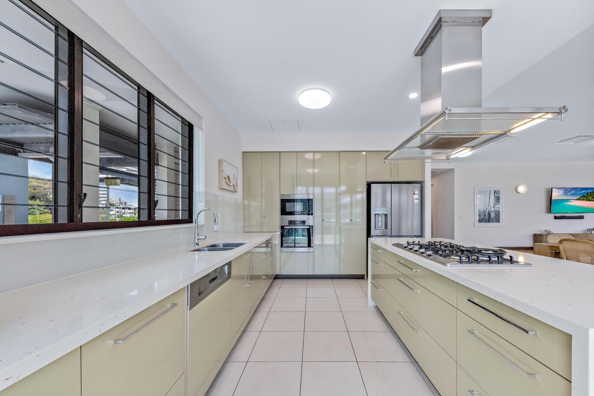 2 Bedroom Penthouse At The Boathouse Airlie Beach