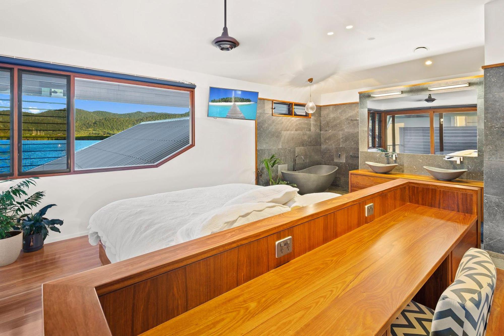 23 The Cove - Whitsunday Waterfront Living Holiday home Airlie Beach