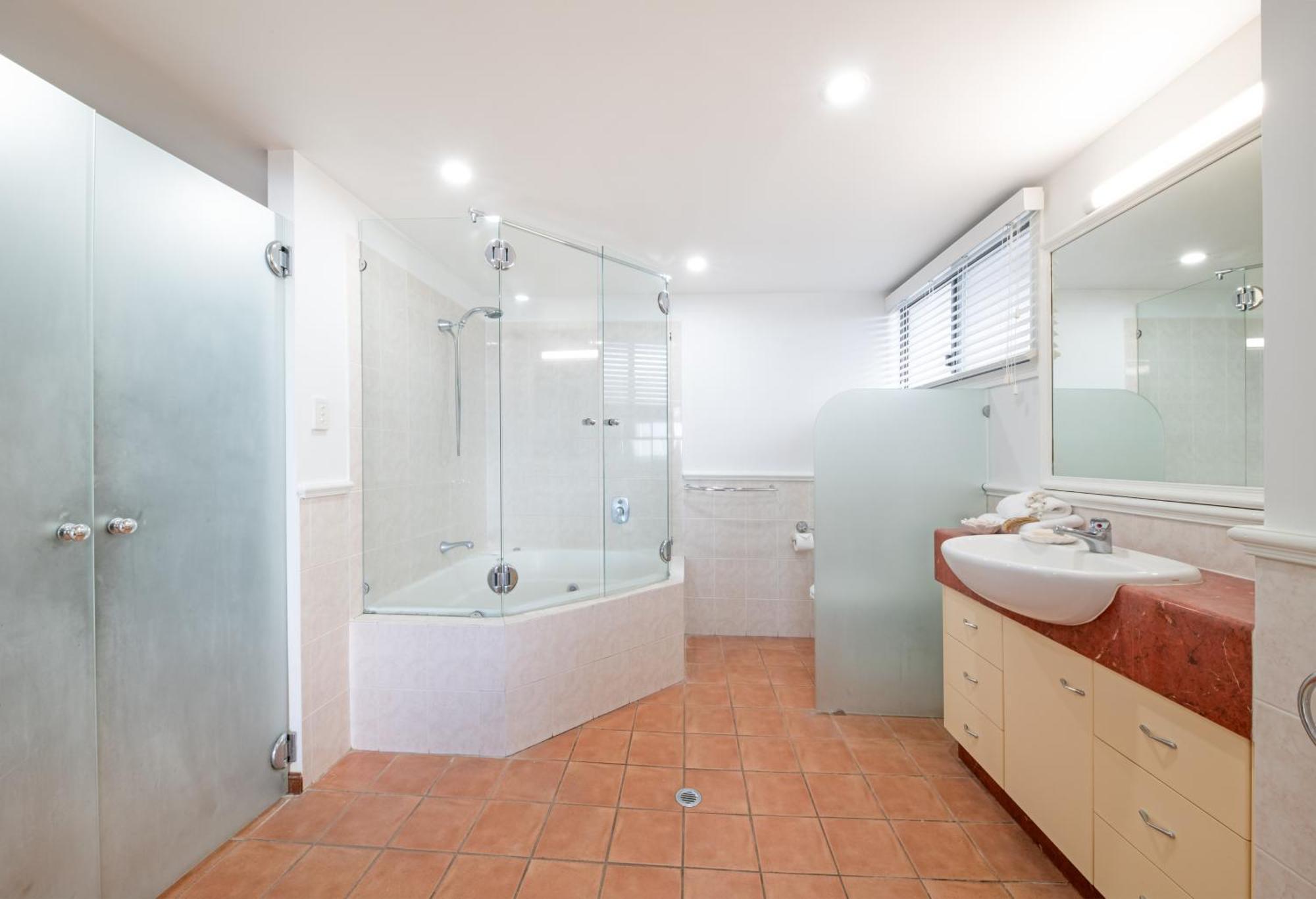 Waters Edge Penthouse Apartment