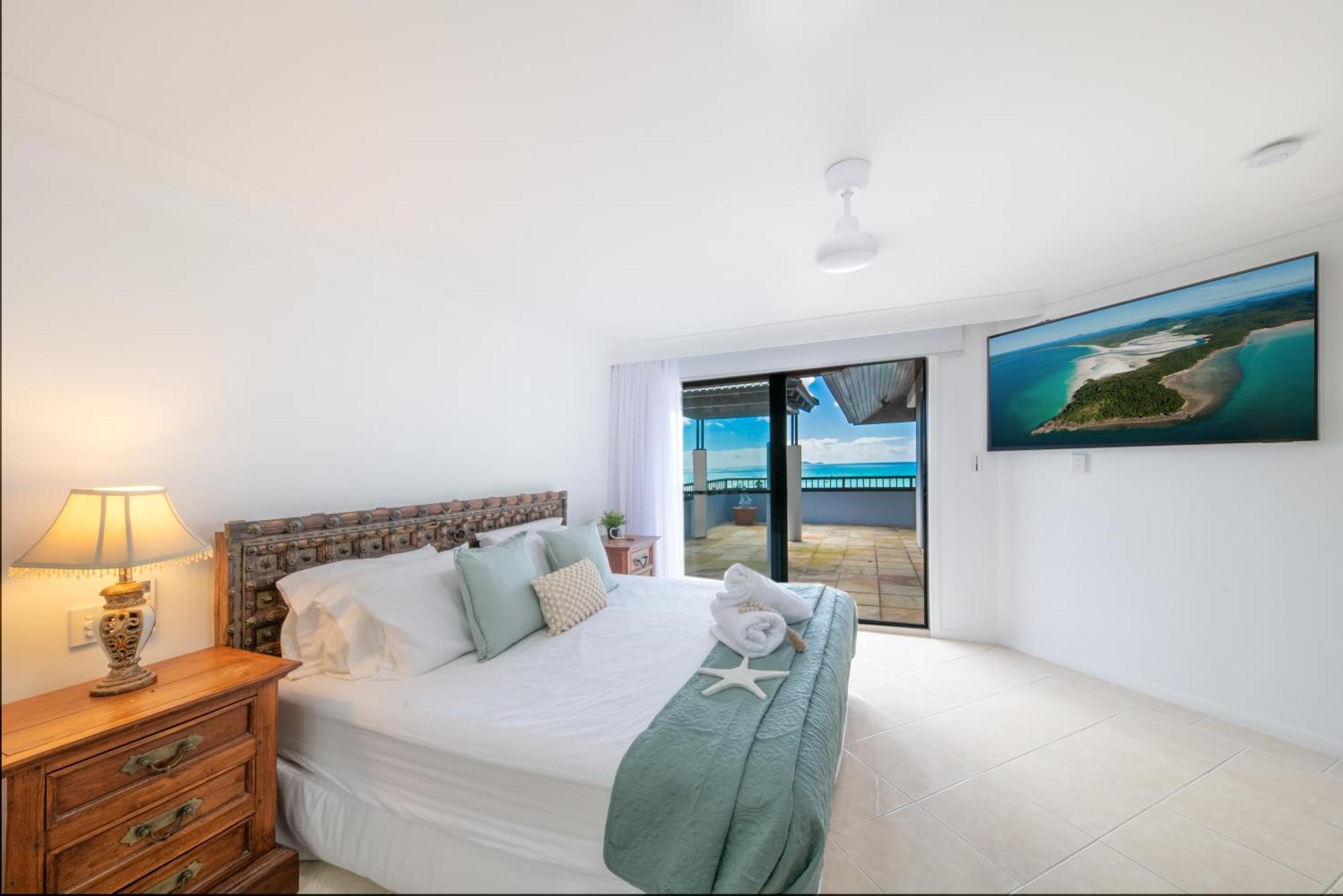 Waters Edge Penthouse * Airlie Beach