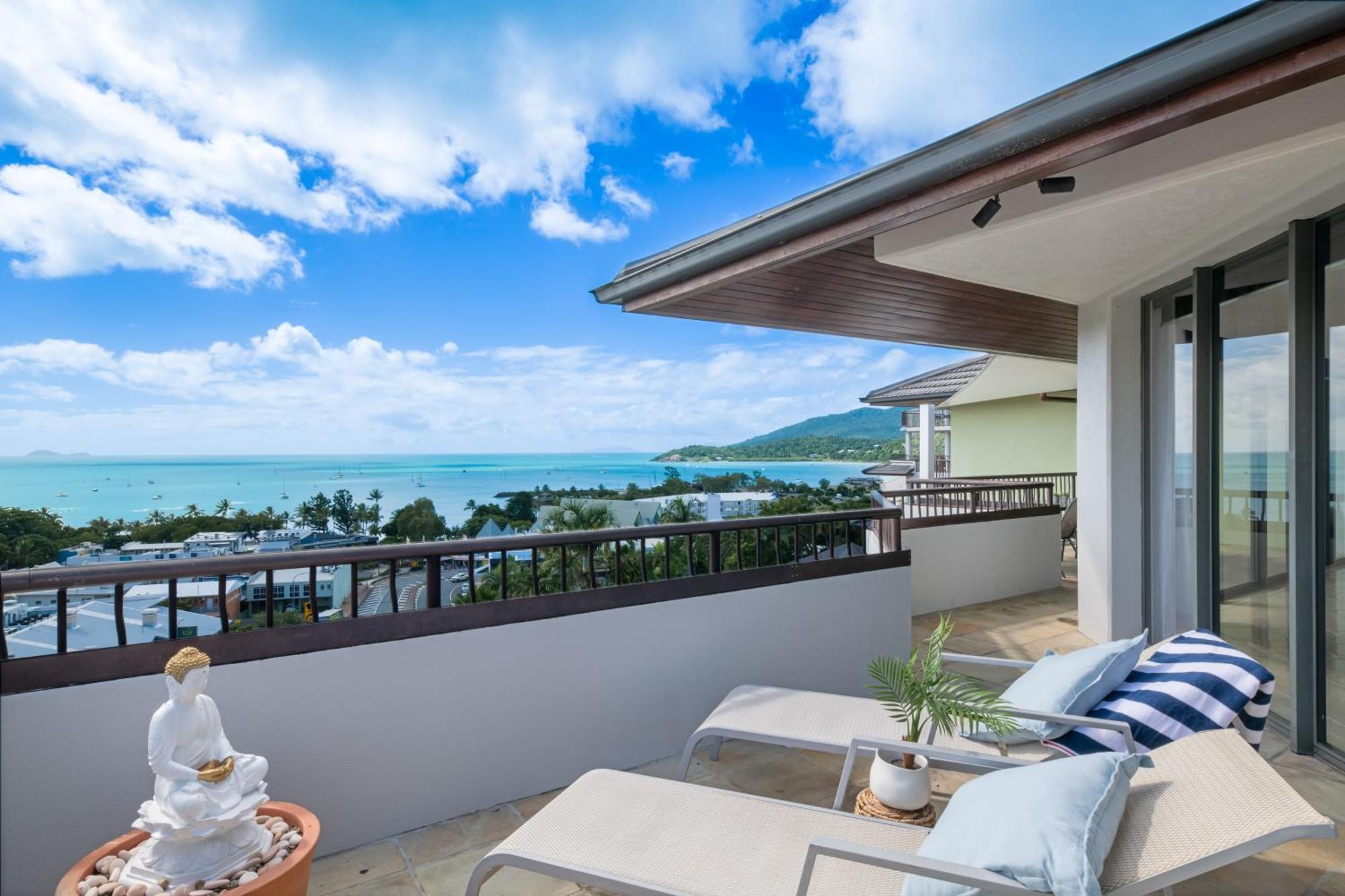 Waters Edge Penthouse Apartment Airlie Beach