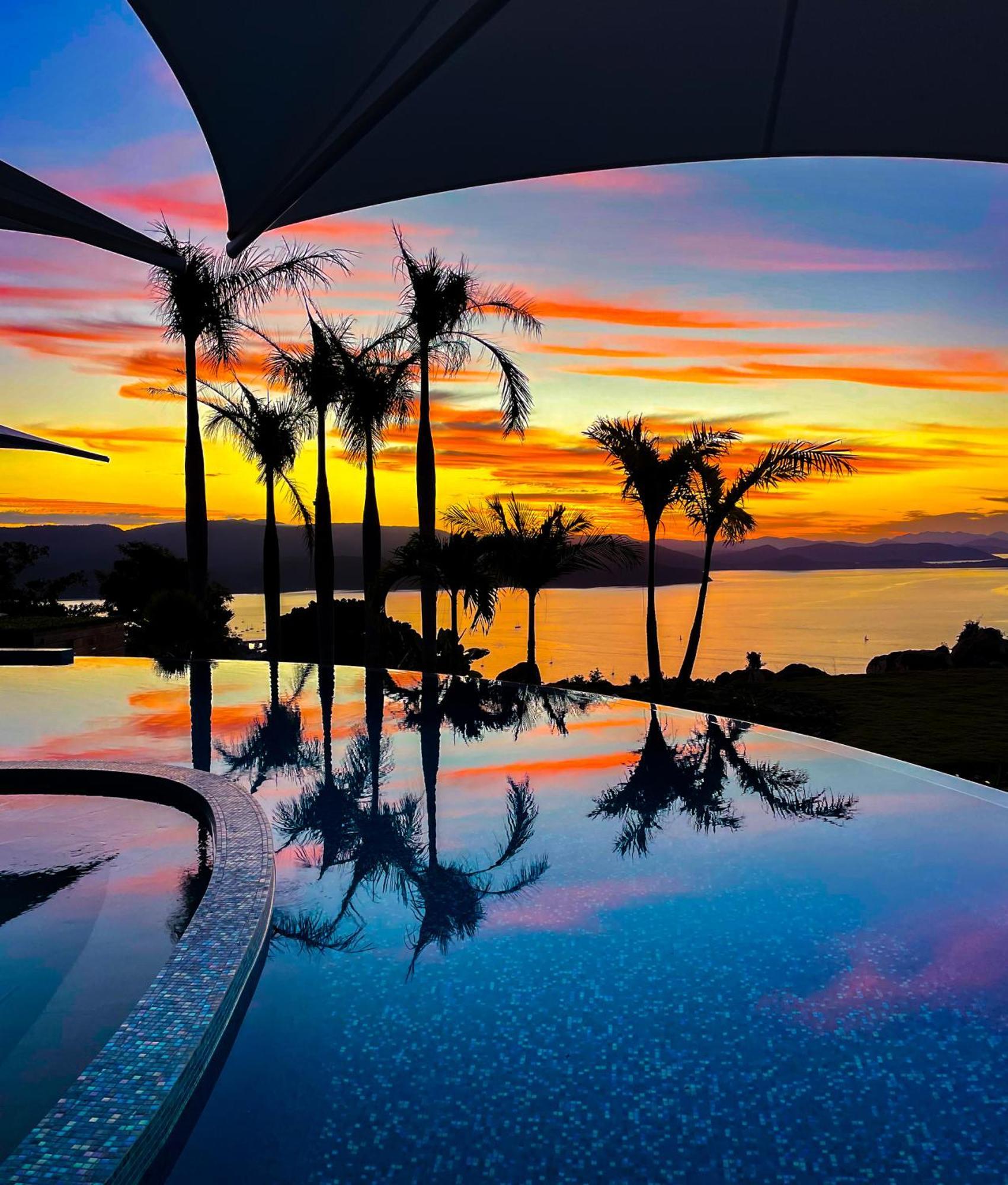 Parc Exclusif, Airlie - 360 Island Views From A Mountain Holiday home *