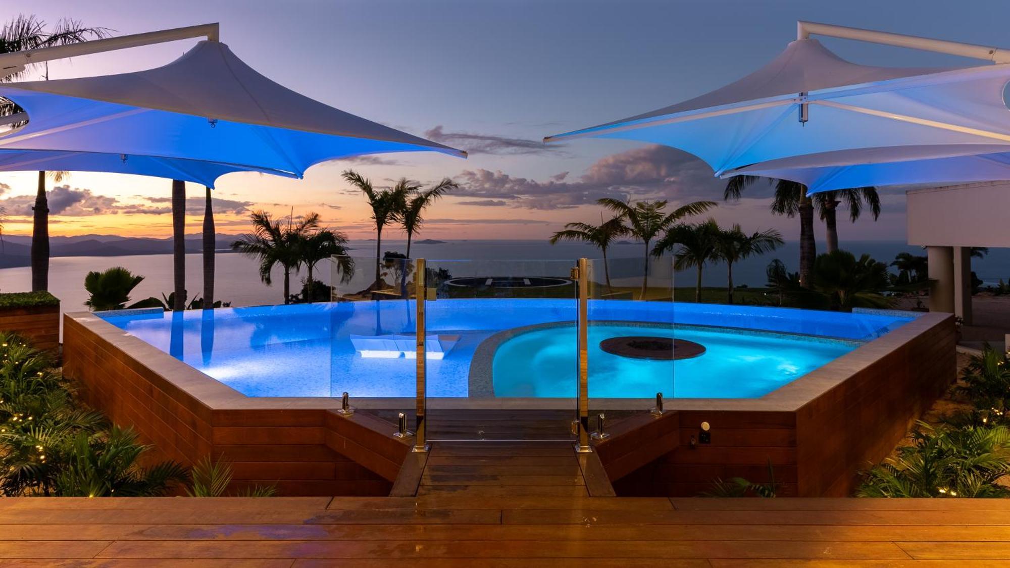 Parc Exclusif, Airlie - 360 Island Views From A Mountain Holiday home