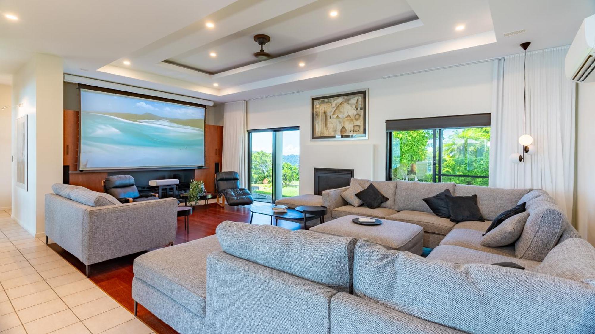 Parc Exclusif, Airlie - 360 Island Views From A Mountain Holiday home