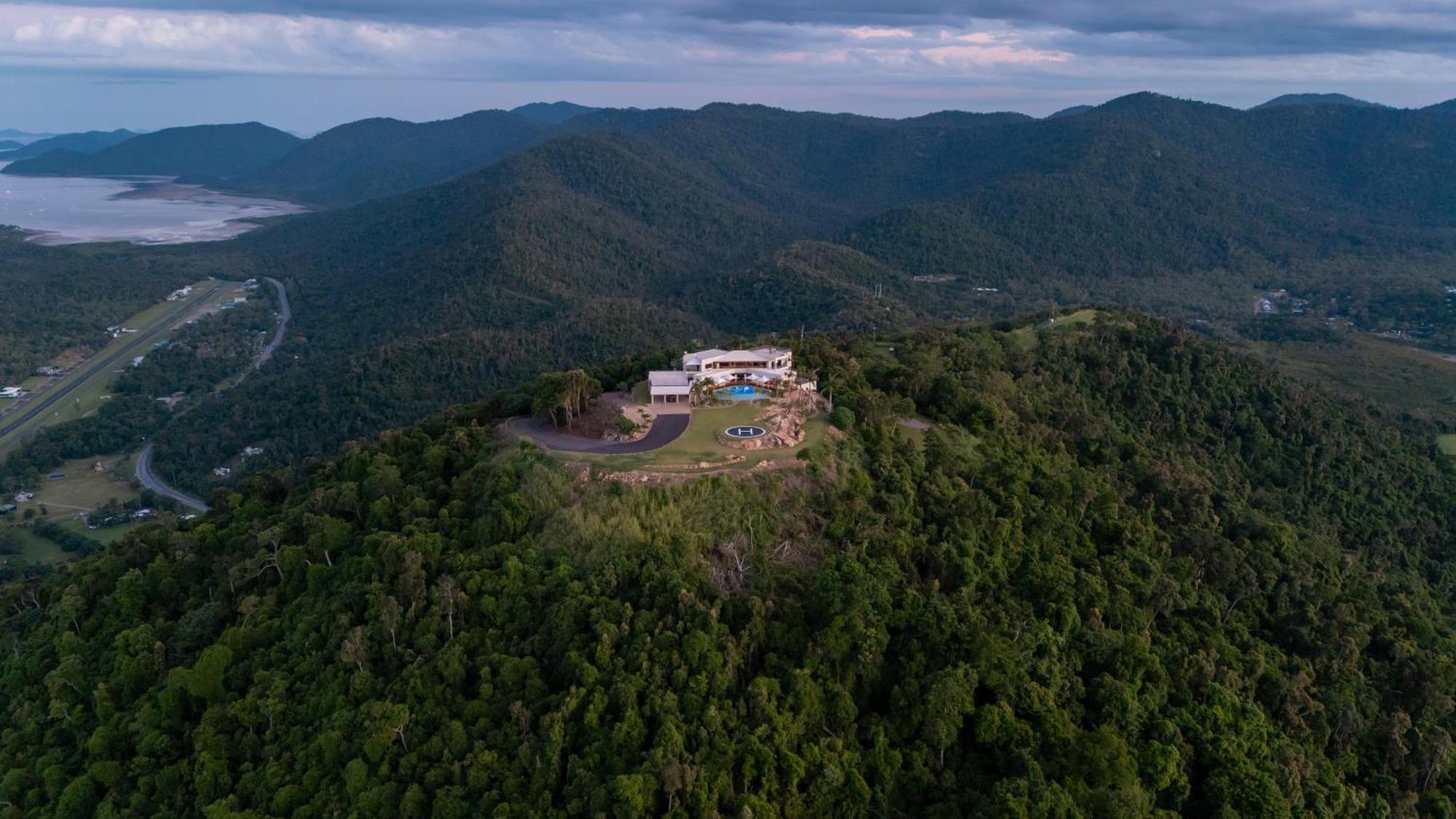 Parc Exclusif, Airlie - 360 Island Views From A Mountain Holiday home *