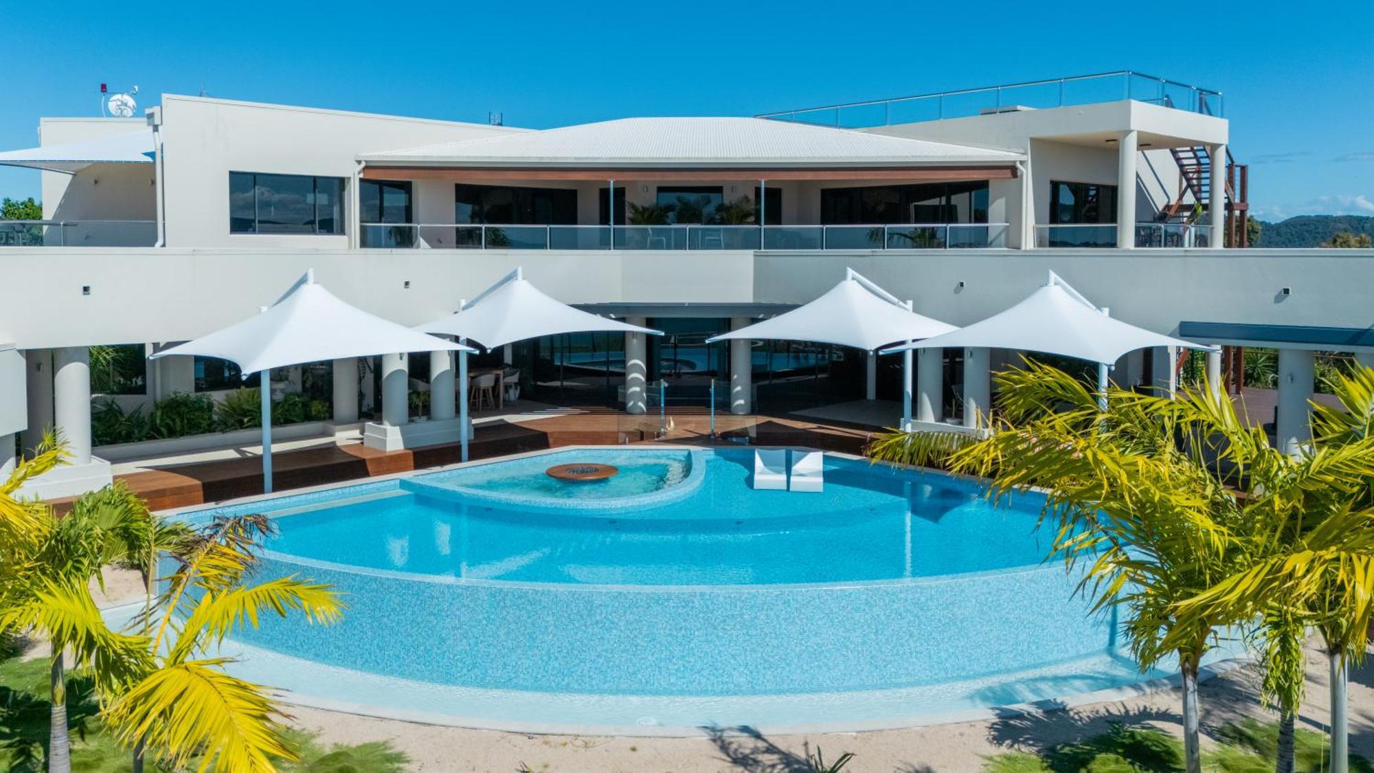 Parc Exclusif, Airlie - 360 Island Views From A Mountain Holiday home Airlie Beach