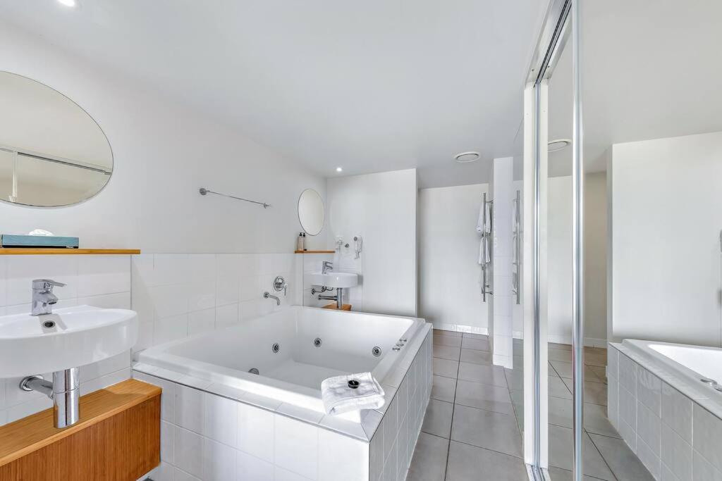 Sea Whisper On Airlie Apartment Airlie Beach