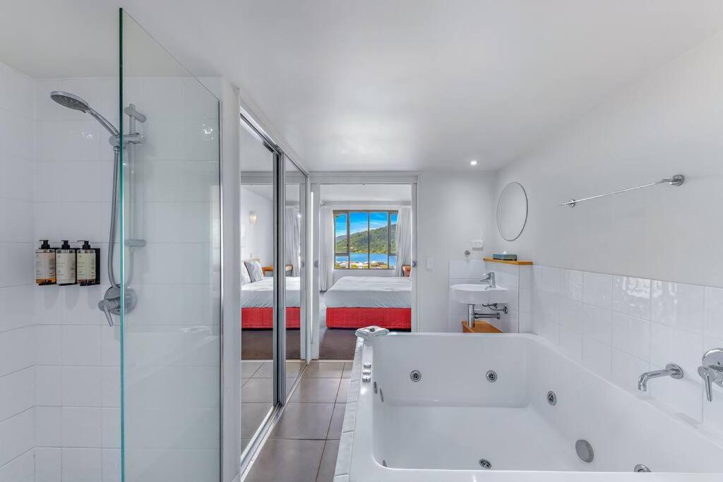 Sea Whisper On Airlie Apartment *
