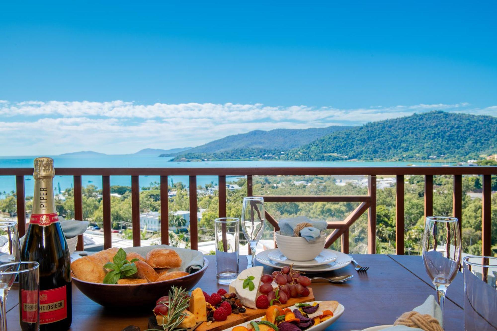 Coral Sea Views * Airlie Beach