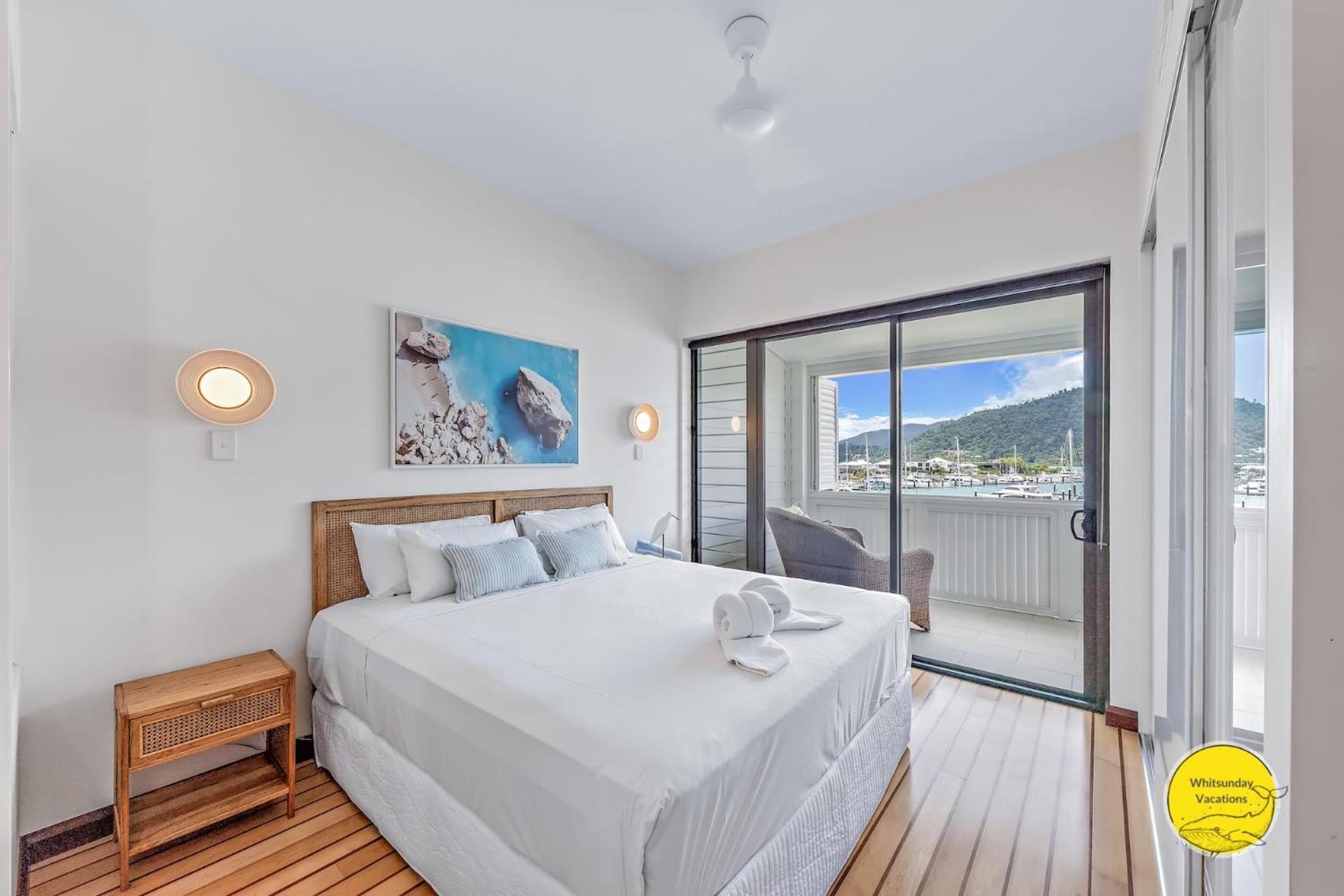Apartment Penthouse Living At The Port Of Airlie *