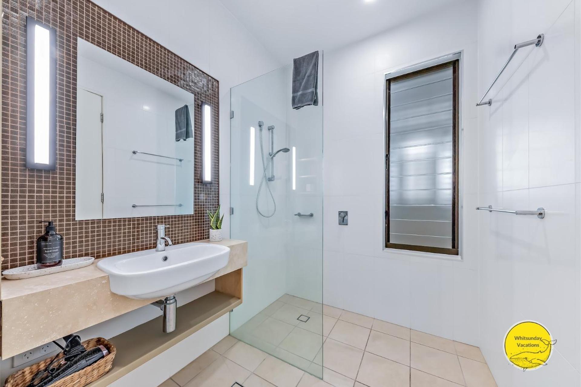 Penthouse Living At The Port Of Airlie *
