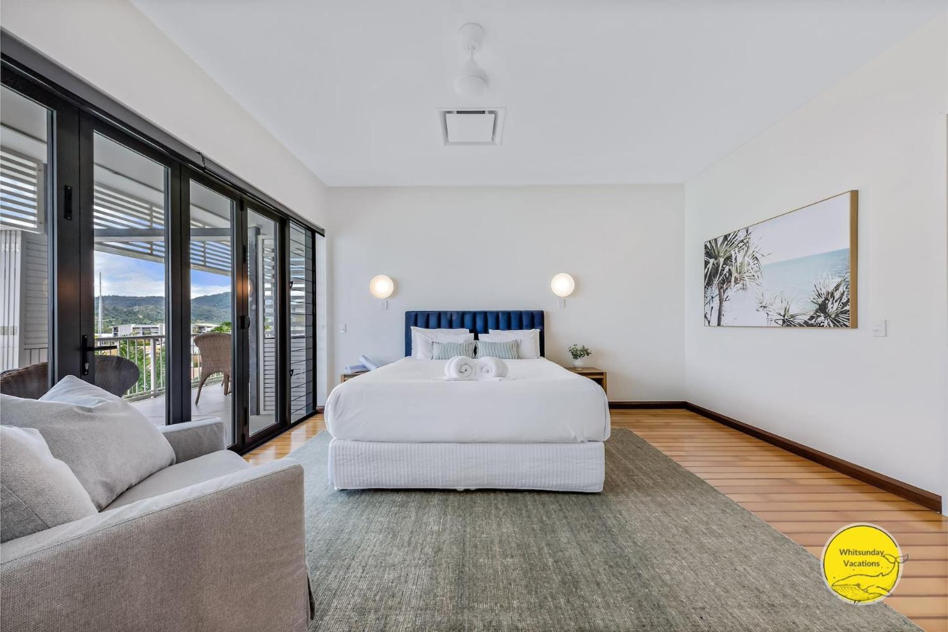 Apartment Penthouse Living At The Port Of Airlie
