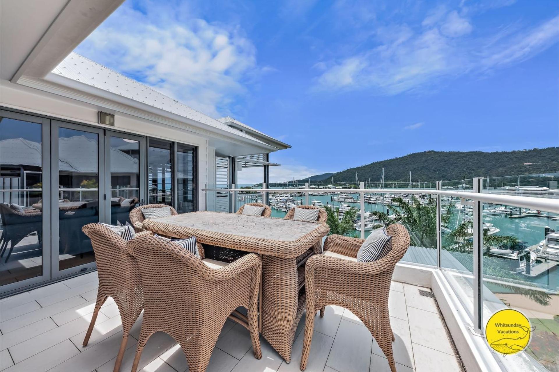 Apartment Penthouse Living At The Port Of Airlie *