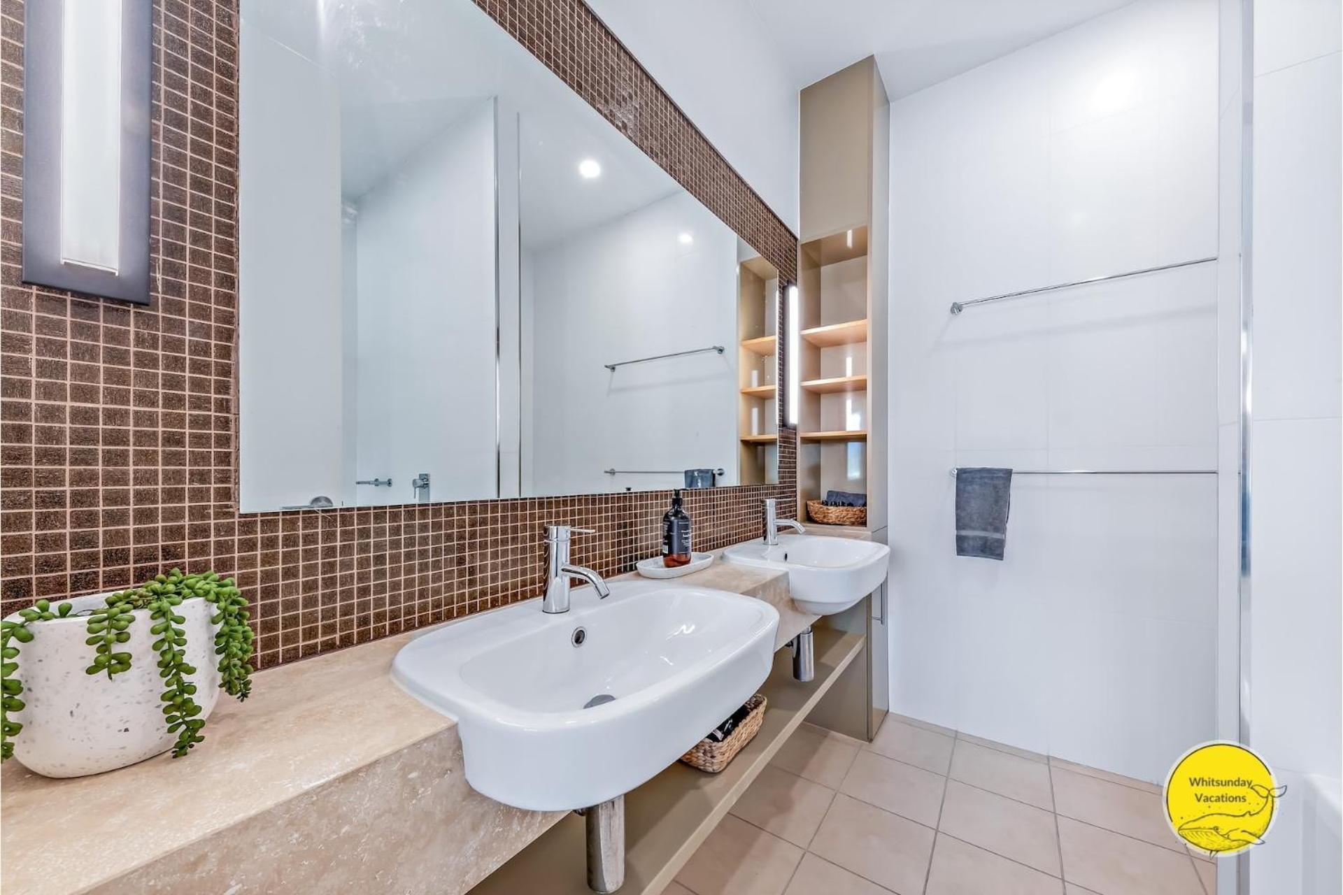 Penthouse Living At The Port Of Airlie Apartment Airlie Beach