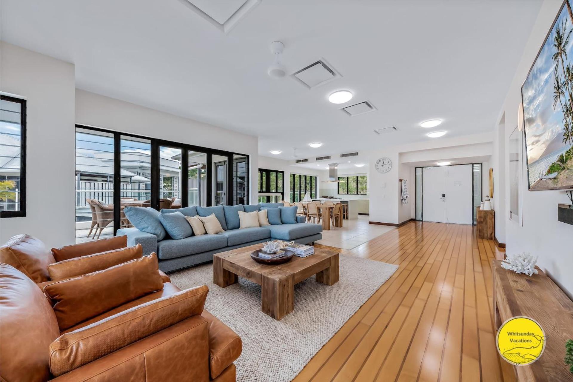 Apartment Penthouse Living At The Port Of Airlie *
