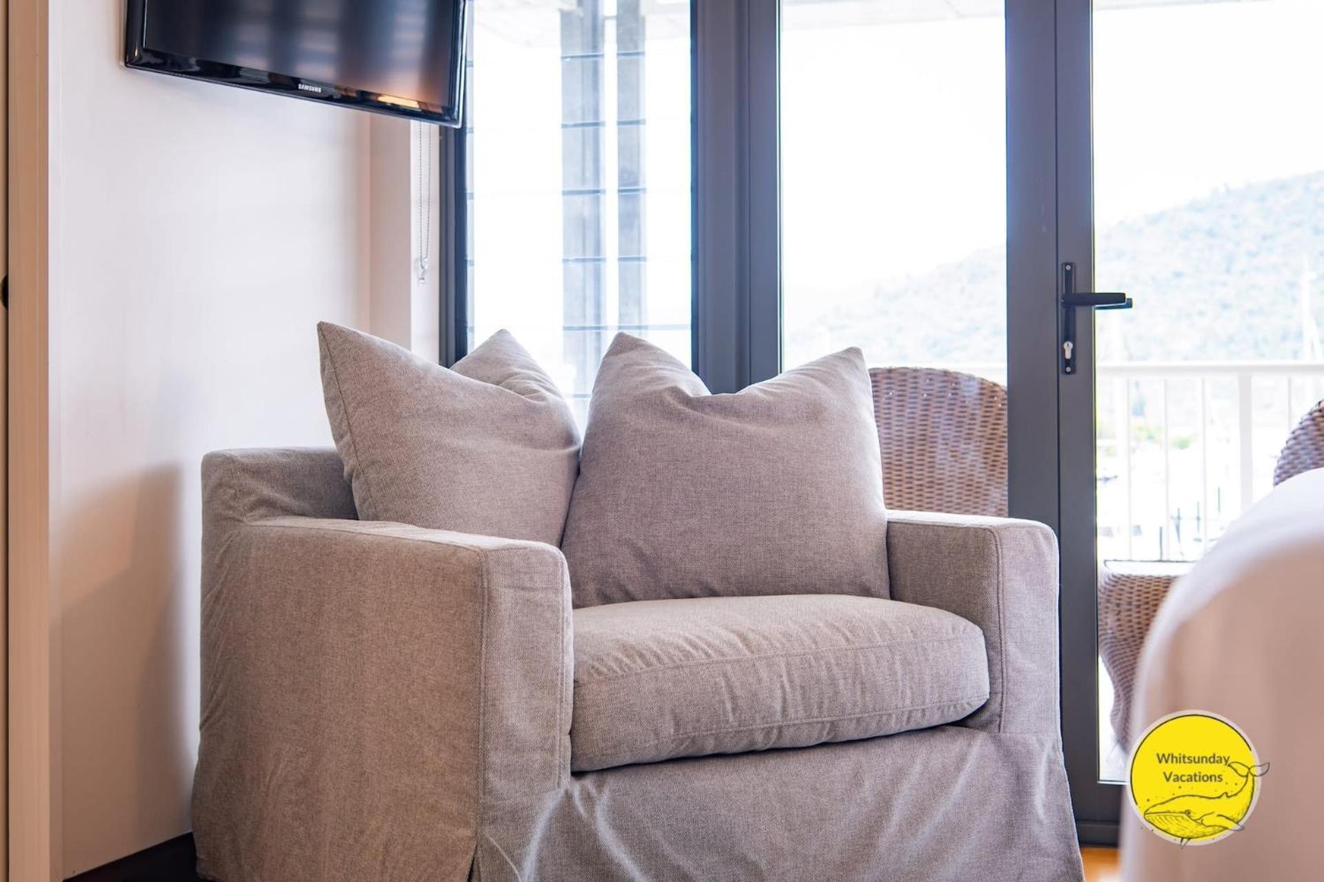 Apartment 2 Bedroom Penthouse At The Boathouse *