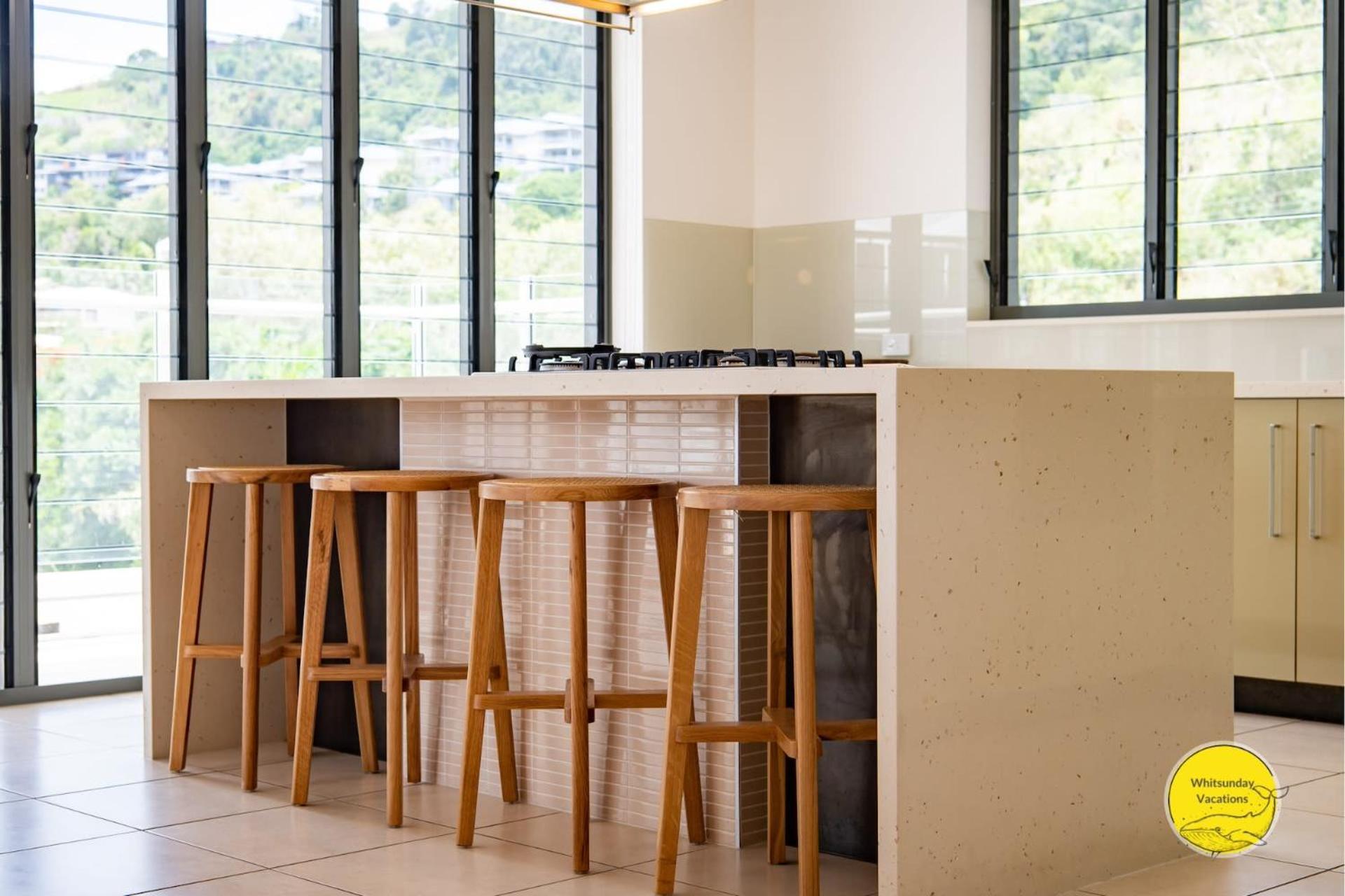 Apartment 2 Bedroom Penthouse At The Boathouse *