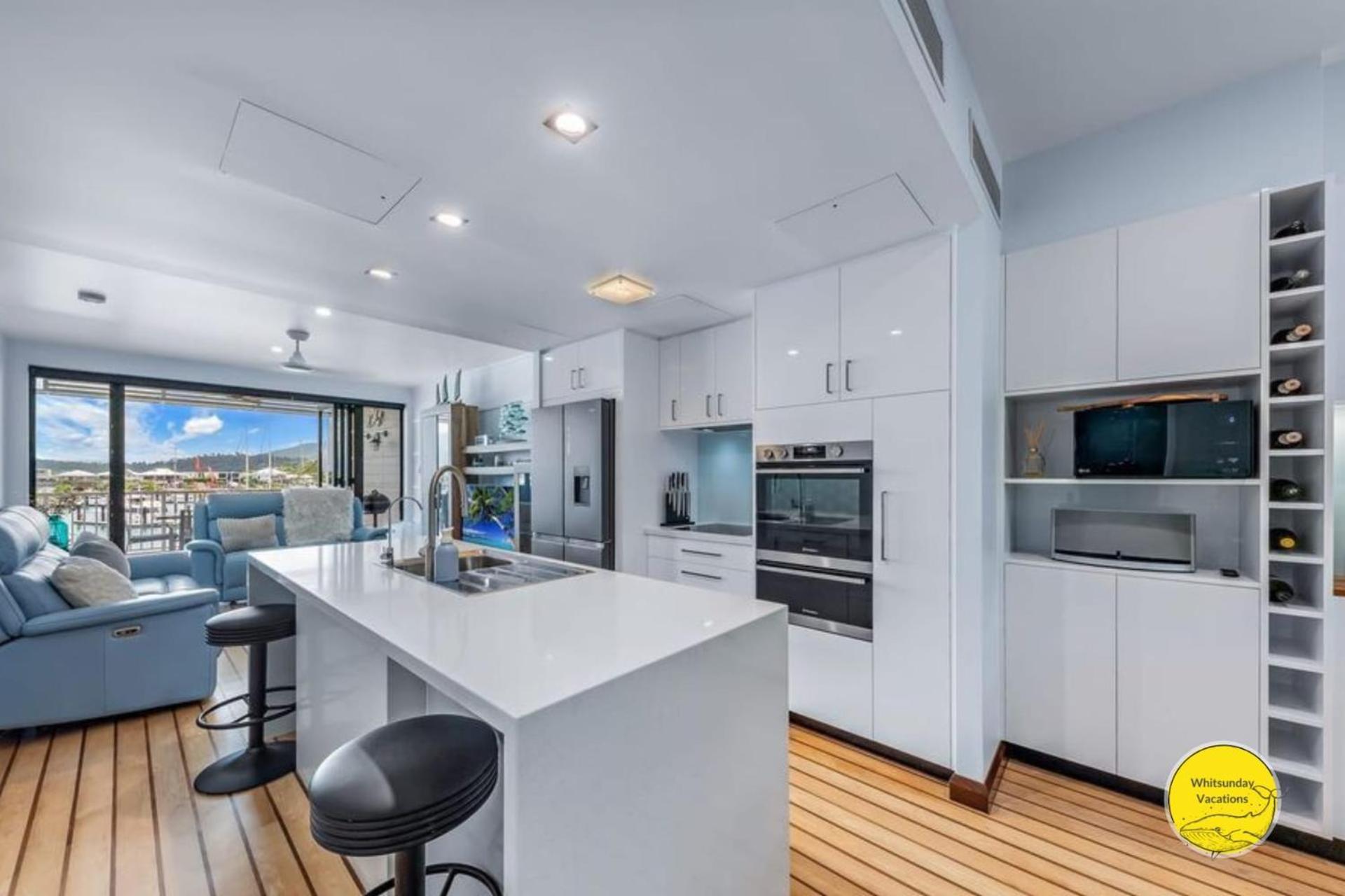 Uninterrupted Marina Viiews At Port Of Airlie Apartment Airlie Beach