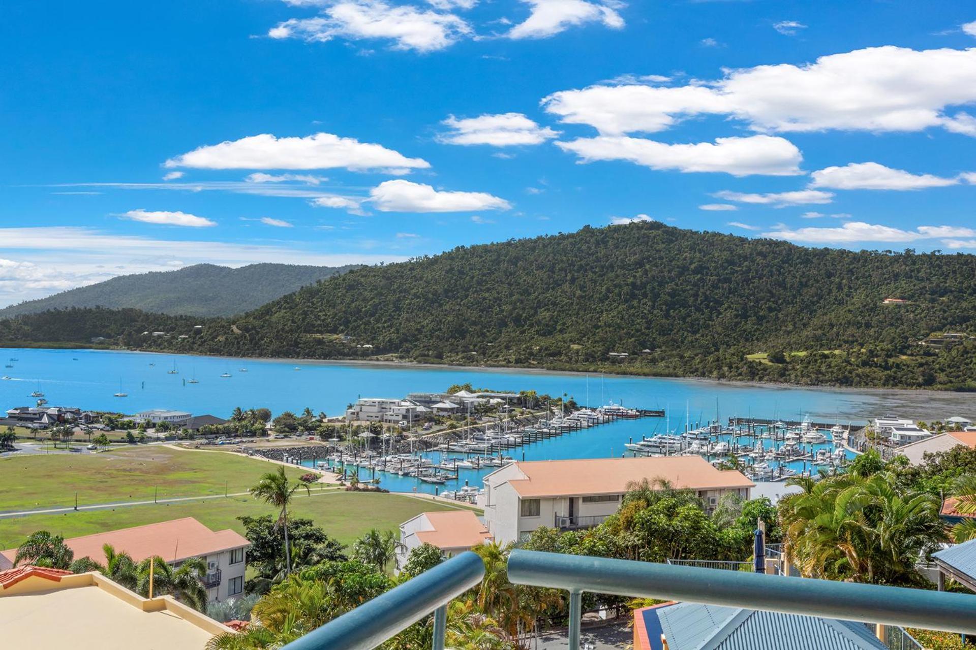 Aquarelle Airlie Beach