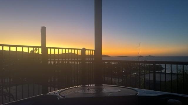 On The Horizon Airlie Holiday home *
